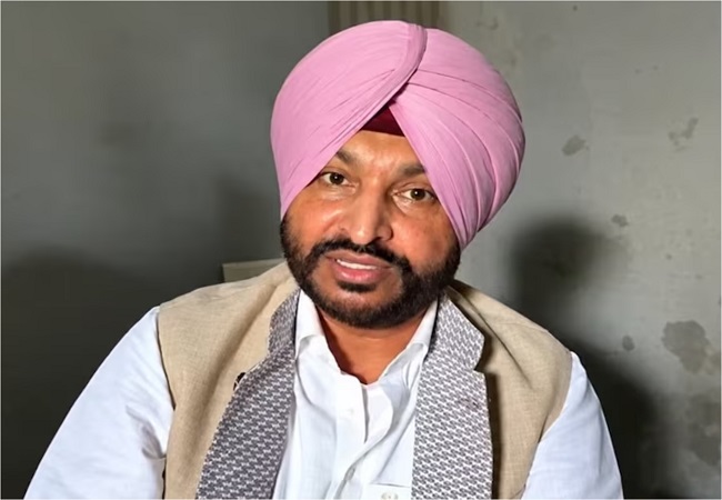 High-Voltage Drama in Punjab : CM मान के काफिले पर टमाटर फेंकने की कोशिश पूर्व केंद्रीय मंत्री रवनीत बिट्टू को पुलिस ने लिया हिरासत में