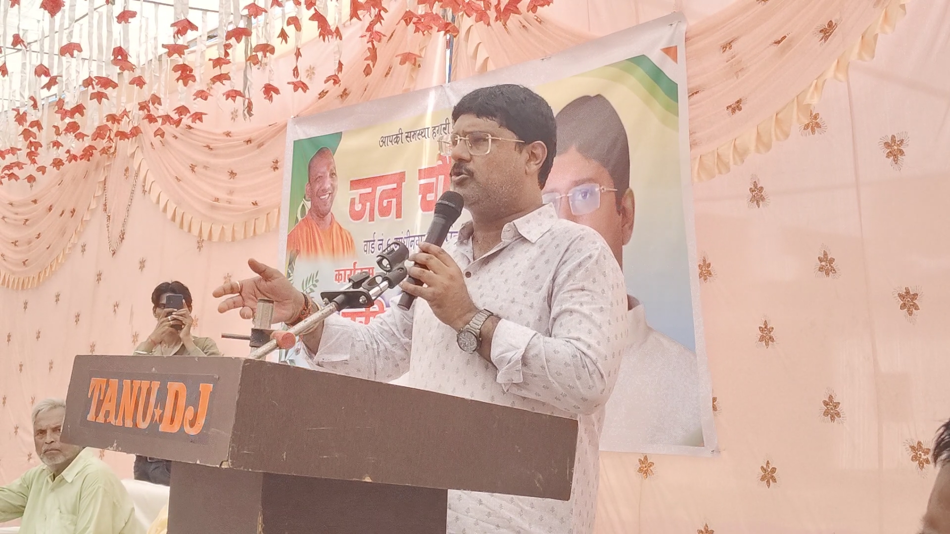 सोनौली में ऋषि त्रिपाठी का शक्ति प्रदर्शन, ‘विकास पुरुष’ के नारों से गूंजा गांधीनगर