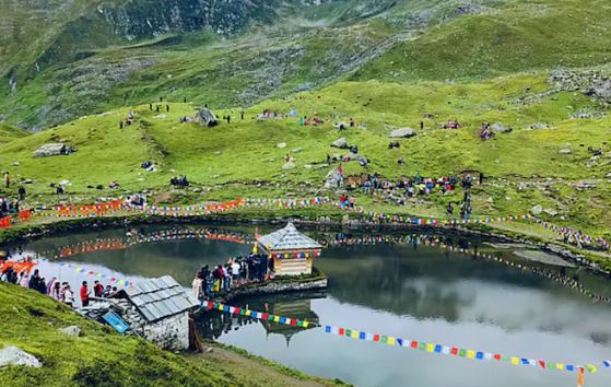 Yulla Kanda Krishna Temple : श्रीकृष्ण के इस अनोखे मंदिर में टोपी की अनोखी परंपरा, किस्मत जानने के लिए भक्त करते हैं ये काम