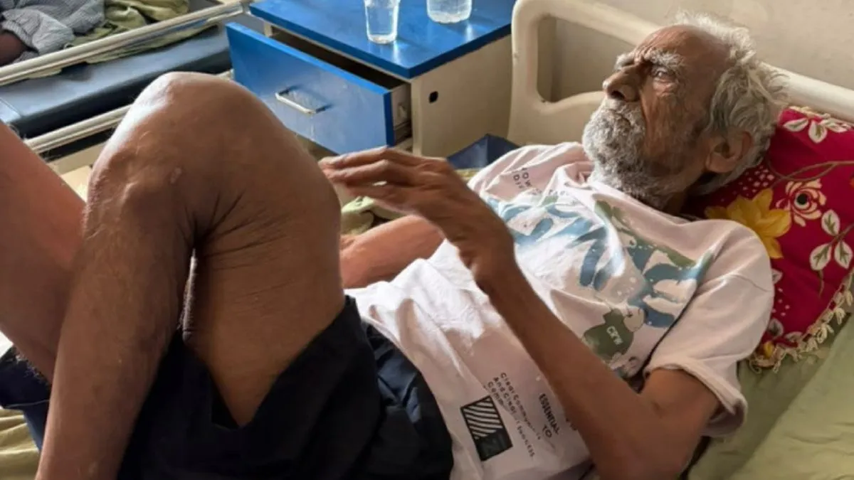 जिस बेटे के लिए नौकरी तक छोड़ दी, उसी ने बुढ़ापे में तोड़ी पिता की टांग