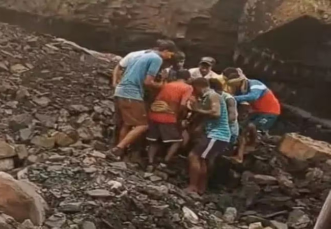 धनबाद में अवैध कोयला खदान धंसने से बड़ा हादसा, दो महिलाओं की मौत, कई घायल