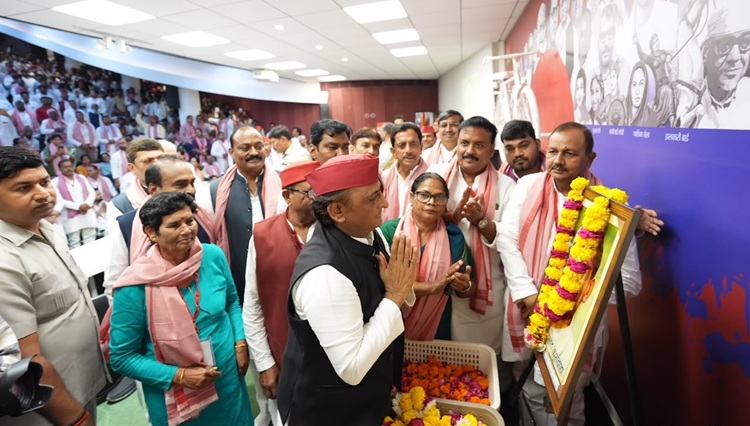 सपा सरकार बनने पर गोमती रिवर फ्रंट पर बाबू जगदेव कुशवाहा जी की प्रतिमा लगाकर बनाया जाएगा स्मारक: अखिलेश यादव