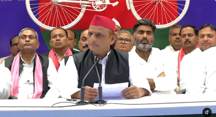 शिक्षामित्रों को हम शिक्षक बनाएंगे...यूपी विधानसभा चुनाव से पहले अखिलेश यादव का बड़ा एलान