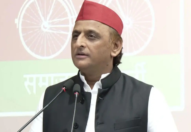 अखिलेश यादव ने फूंका चुनावी बिगुल, कहा- सरकार बनी तो आधी आबादी को 2 लाख रुपये लोन, हर विधानसभा में 27 हजार वोट बढ़ाने का दिया लक्ष्य