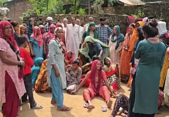 बिजनौर में पति-पत्नी की हत्या :गंगा में मिली पत्नी की अर्धनग्न लाश, 1.5 दूर सलवार पहने पेड़ से लटके मिला पति का शव