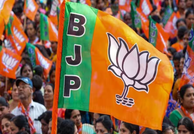 यूपी बीजेपी ने स्नातक और शिक्षक MLC के 6 उम्मीदवारों के नामों का किया ऐलान, देखें किसको कहां से उतारा?