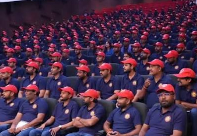नीले जींस-टीसर्ट में यूपी के कैंपस में उतरी सपा: 6 महीने में ही आएगी रिकॉर्ड-तोड़ भ​र्ती! क्या है छात्र सभा का प्लान
