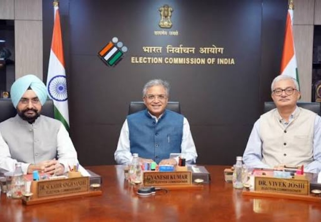 SIR में नाम कटा तो अफसर घर आकर लेंगे दस्तावेज: चुनाव आयुक्तों की बैठक में लिया गया फैसला