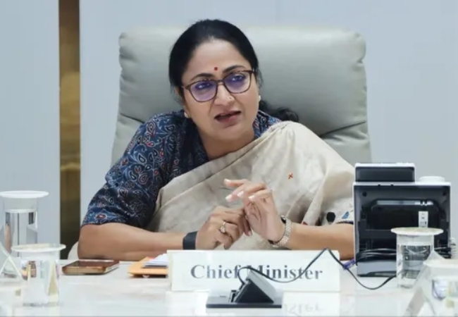 सत्य निकेतन हादसे के बाद दिल्ली की CM 'रेखा गुप्ता' ने किया ऐलान- अब 10 हजार छात्रों के लिए बनेंगे नए हॉस्टल, साथ ही PG की सुरक्षा पर भी कसेगा शिकंजा