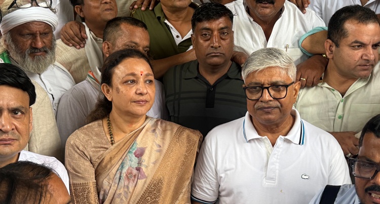 मुख्य चुनाव आयुक्त के इस्तीफे की मांग को लेकर सड़कों पर उतरी कांग्रेस, कहा-निष्पक्ष चुनाव की धज्जियां उड़ाने वालों से हिसाब होकर रहेगा