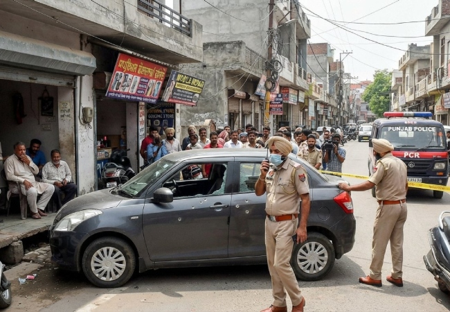 होशियारपुर में दिनदहाड़े फायरिंग से मचा हड़कंप, व्यापारी को बनाया निशाना