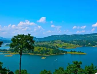 October Tourism Destinations : हल्की गुलाबी ठंडक में देखें उमियाम झील , बेहद आकर्षक लगता है