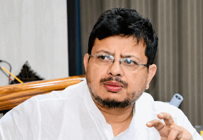 चुनाव आयोग ने ममता बनर्जी को दिया फुटबाल प्लेयर चुनाव चिन्ह, टीएमसी के बागी गुट को मिला लिफाफा