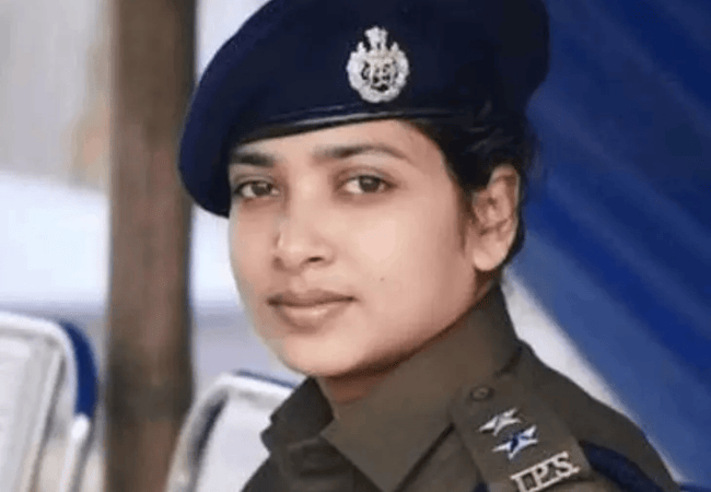 बुशरा बानो के ट्रांसफर पर अजहरुद्दीन ने उठाए सवाल: UPSC अभ्यर्थियों से वीडियों में IPS ने ‘इंशाअल्लाह’ और ‘जजाकल्लाह’ कहा था