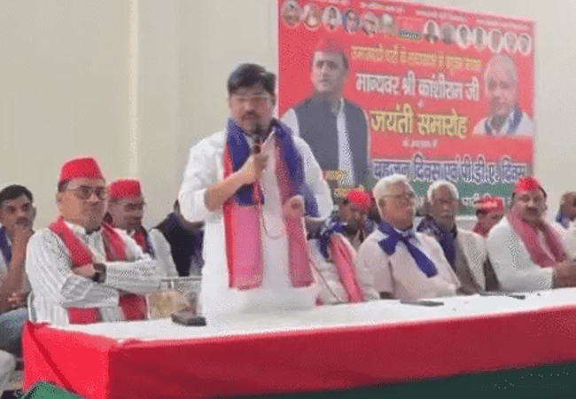 महिला बैंक कर्मचारी से सपा नेता ने बोला- ''सपा की सरकार आई तो, सीएम कोटे से IAS बनवा दूंगा'': FIR दर्ज
