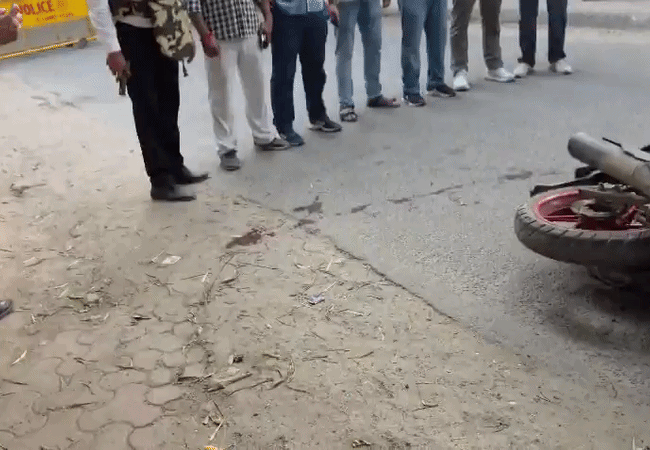 दिल्ली: पुलिस वाले बनकर नाबालिग छात्रा से गैंगरेप करने वाले एक आरोपी का एनकाउंटर, पैर में लगी गोली, दो फरार