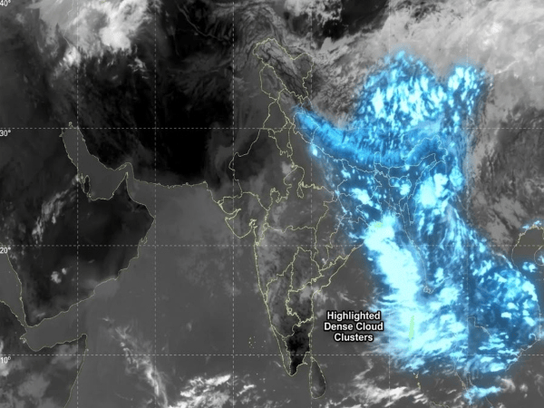 IMD की सैटेलाइट तस्वीरों में भारत से 90% बादल गायब