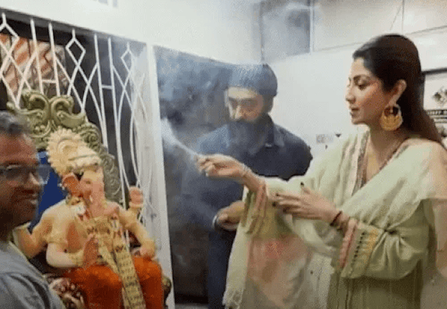 शिल्पा शेट्टी के घर फिर गूंजा ‘गणपति बप्पा मोरया’, राज कुंद्रा संग लेकर आईं बप्पा की प्रतिमा