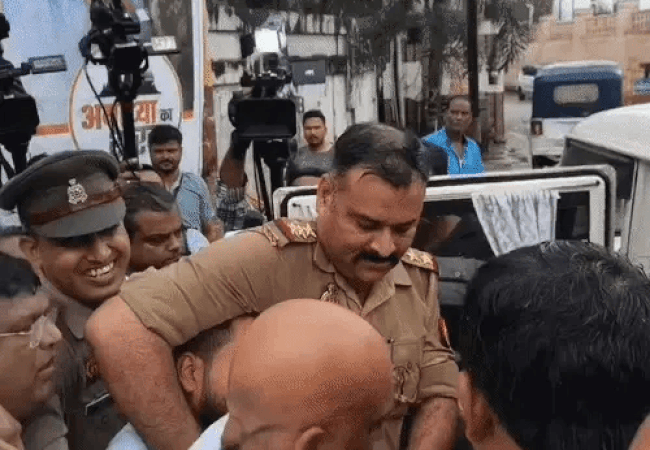 मस्जिद पर बुलडोजर कार्रवाई से गरमाई सियासत, सहारनपुर जा रहे अजय राय हिरासत में लिए गए