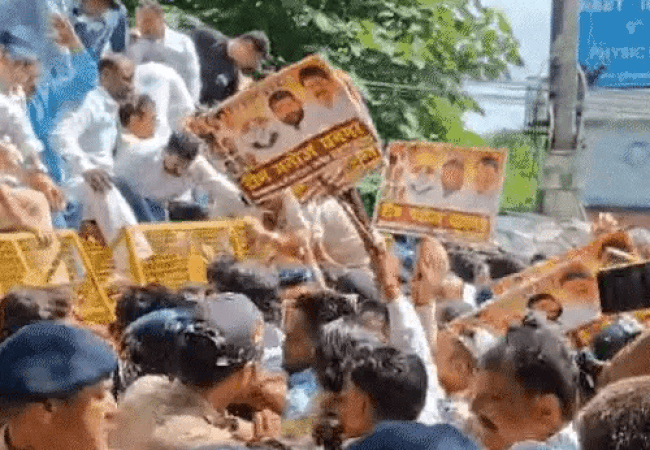 ज्ञानेश कुमार के इस्तीफे की मांग पर कांग्रेस ने दिल्ल-यूपी समेत देशभर में किया प्रदर्शन: पटना-चंडीगढ़ में वॉटर कैनन का इस्तेमाल