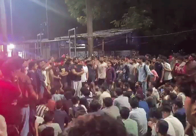 IIT बॉम्बे में छात्र ने फांसी लगाई: 400 से ज्यादा छात्रों ने किया प्रदर्शन एग्जाम टले, इस साल कैंपस में सुसाइड का तीसरा केस