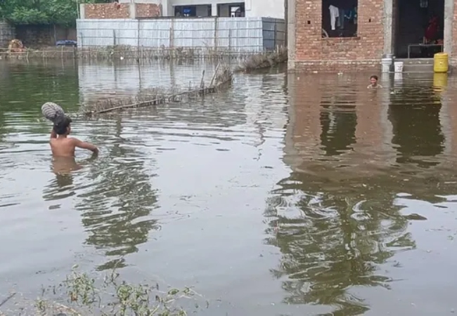 बिहार में बाढ़ का तांडव, कटिहार में गंगा-कोसी उफान पर, दर्जनों गांवों में घुसा पानी, करीब 3.43 लाख आबादी प्रभावित