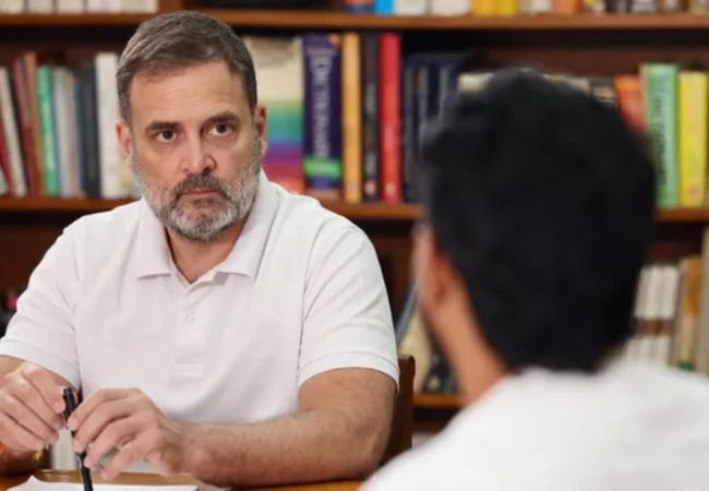 IIT बॉम्बे सुसाइड केस, साहिल वाकोडे के माता-पिता से राहुल गांधी की बातचीत, हर संभव मदद का भरोसा