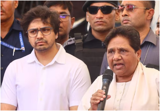 मायावती का फिर यू-टर्न, कहा- आकाश आनंद अभी अपरिपक्व, बड़ी जिम्मेदारी देने के लायक नहीं