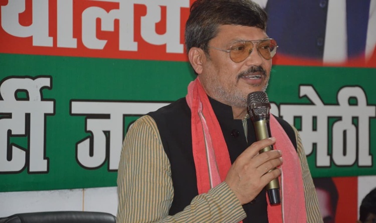 सपा सांसद नीरज मौर्य की पहल लाई रंग: ग्रामीण गैस उपभोक्ताओं को भी मिलेगी 25 दिन में गैस, पेट्रोलियम एवं गैस मंत्रालय के मंत्री को लिखा था पत्र