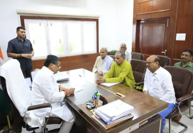 112 किमी की नई रेल लाइन से बदल सकती है नैमिषारण्य की तस्वीर, मथुरा से सीधी कनेक्टिविटी: पर्यटन मंत्री से मिला प्रतिनिधिमंडल