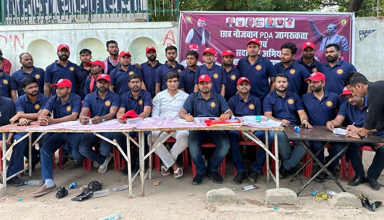 रायबरेली में चला सपा का सदस्यता अभियान: सैकड़ों छात्र-छात्राओं को समाजवादी पार्टी से जोड़ा गया, विनीत कुशवाहा भी रहे मौजूद