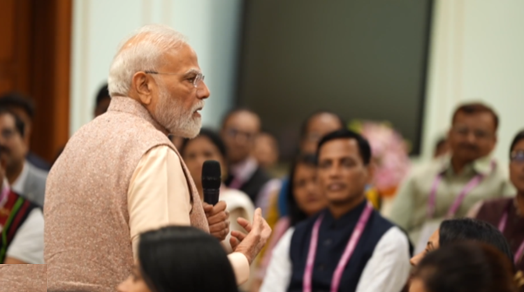 राष्ट्रीय पुरस्कार प्राप्त शिक्षकों से मिले PM मोदी, कहा-Teachers Day हमारे समाज में शिक्षकों के अहम योगदान की सराहना करने का है दिन