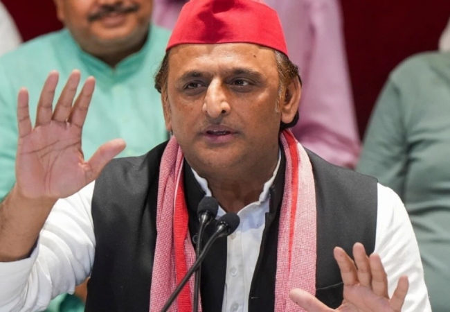 यूपी में बाढ़ पर गरमाई सियासत, अखिलेश यादव ने बीजेपी सरकार पर उठाए सवाल, बोले- “जब पानी में डूब गया है दीप तो दीया क्या जलाए कोई”