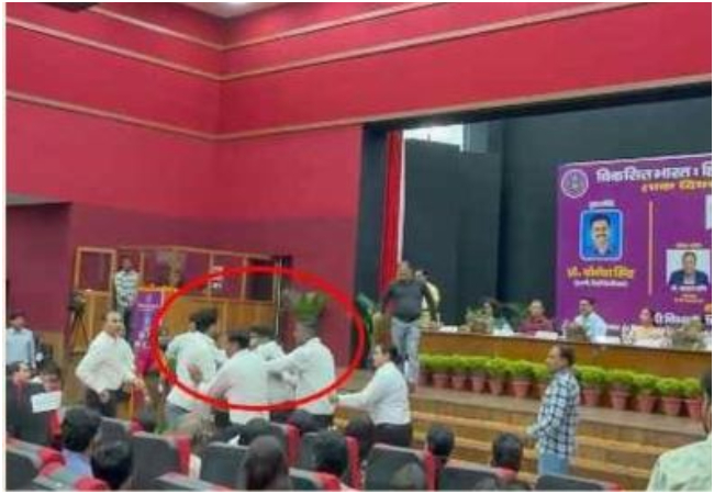 डीयू कुलपति के कार्यक्रम में हंगामा : सत्य निकेतन हादसे के बाद NSUI ने की कड़ी निंदा, पूछा- जिम्मेदार कौन?