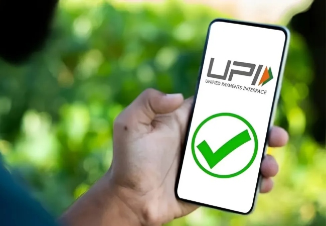 UPI पर बड़ा बदलाव, ₹2,000 से ऊपर पेमेंट पर 0.4% MDR, जानिए किस पर लगेगा चार्ज