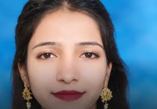 कासगंज में ट्यूबवेल की छत पर मिला युवती का शव, रात से थी लापता; गला काटकर हत्या का आरोप