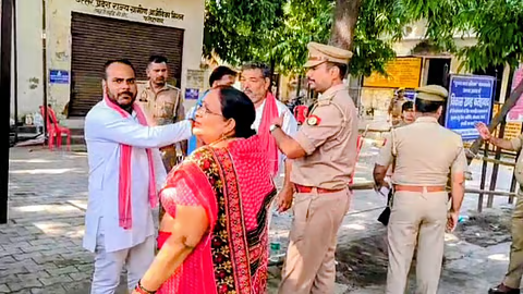 Varanasi: MLC मतगणना के बीच 10 मिनट तक बंद हुआ CCTV, निगरानी व्यवस्था को लेकर उठे सवाल