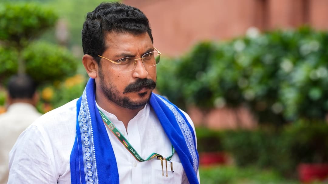 8 साल पुराने थप्पड़ कांड में चंद्रशेखर आजाद की बढ़ीं मुश्किलें, MP-MLA कोर्ट ने जारी किया गैर-जमानती वारंट