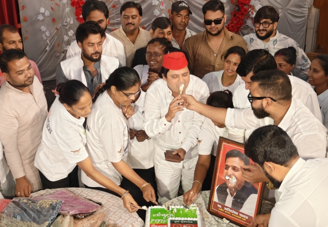 आज अखिलेश यादव का जन्मदिन मना रहे सपा कार्यकर्ता, जानें- साल में दो बार क्यों सेलिब्रेट होता है पूर्व सीएम का बर्थडे