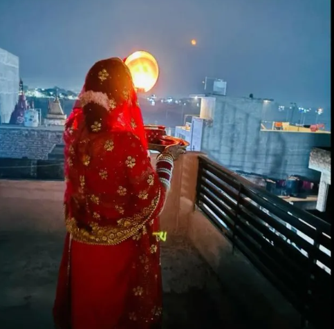 Arghya in Karva Chauth Puja :  करवा चौथ पूजा में चंद्रमा को अर्घ्य देने से दांपत्य रिश्ते में शीतलता बनी रहती है ,  जानें पौराणिक महत्व