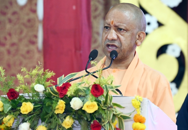 माफिया की जगह सिर्फ मिट्टी में, उनकी कब्जाई जमीनों पर गरीबों के लिए बनेंगी हवेलियां : सीएम योगी