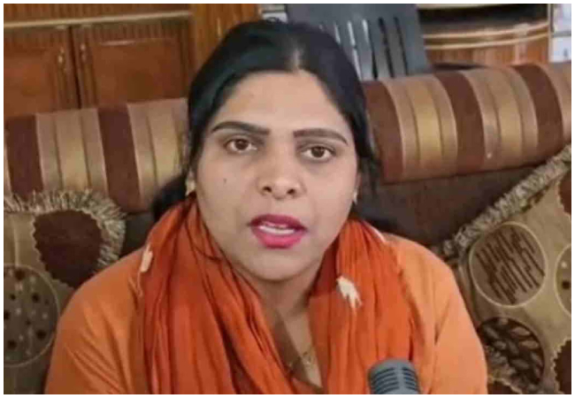 उर्मिला सनावर की गिरफ्तारी के बाद मीडिया से मुखातिब हुई दीपिका राठौर, बोलीं-आत्महत्या तक का आया ख्याल