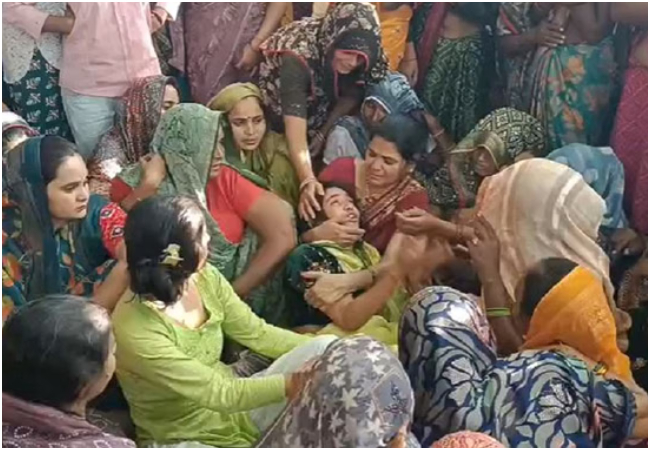 Firozabad Road Accident : चीत्कार में बदले मंगल गीत, सिसकियों में डूबा गांव, कार सवारों के खूनी खेल में चार बहनों समेत पांच की मौत, करीब 12 घायल