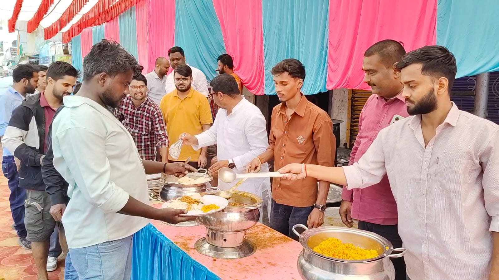 सोनौली में साईं बाबा के महासमाधि दिवस पर 14 वर्षों से हो रहा भव्य भंडारा