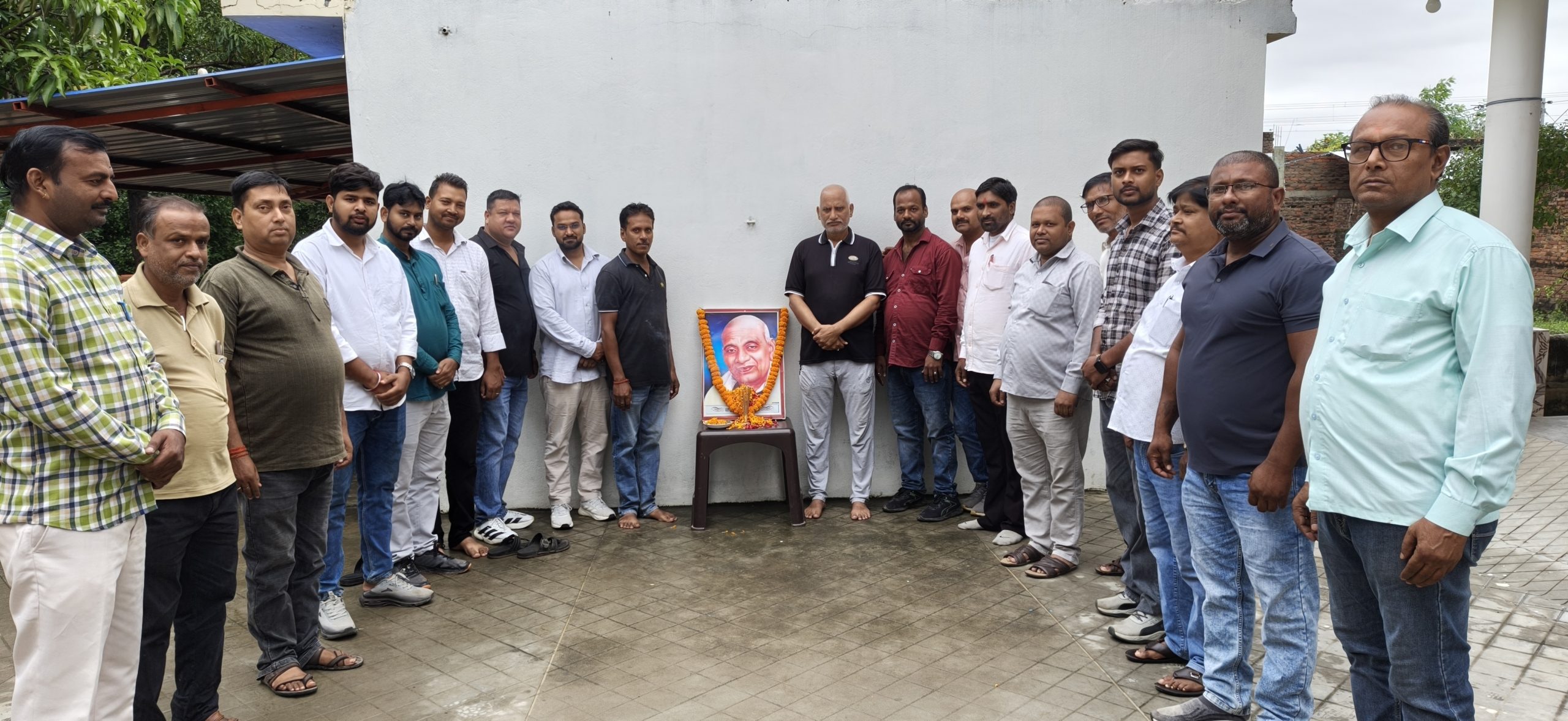 सरदार पटेल की जयंती पर पालिका अध्यक्ष बृजेश मणि त्रिपाठी ने किया नमन