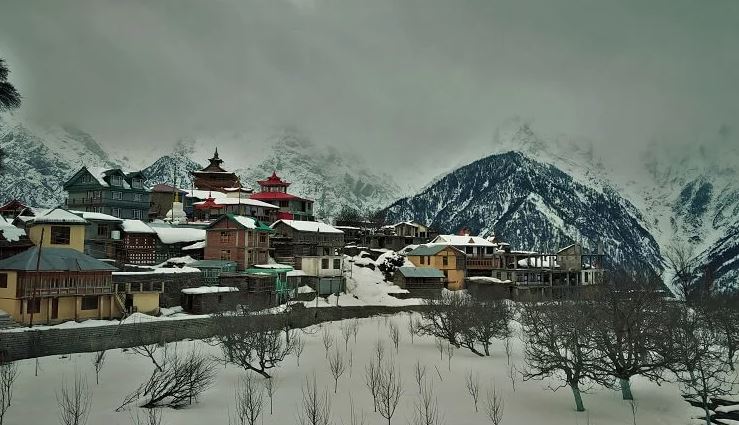 Kalpa Travel : कैलाश पर्वत श्रृंखला के लुभावने दृश्यों के लिए फेमस है कल्पा ,  बर्फ से ढकी पहाड़ियों में बिताएं कुछ पल