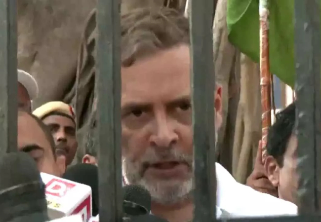 राहुल गांधी बोले-CEC जब सांसदों से नहीं मिलेंगे तो लोकतंत्र का क्या मतलब? दिया खुला चैलेंज 'हम सिर्फ उनका मुकाबला नहीं , बल्कि उन्हें खत्म कर देंगे'