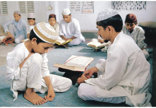 मदरसों में अब शुक्रवार की छुट्टी रद्द, भाजपा सरकार के फैसले के बाद खड़ा हुआ विवाद  