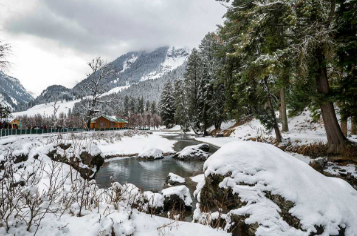 November Snowfall Destinations : नवंबर में इन डेस्टिनेशन पर दिखते हैं बर्फबारी के नजारे ,  फैमिली संग करें सैर