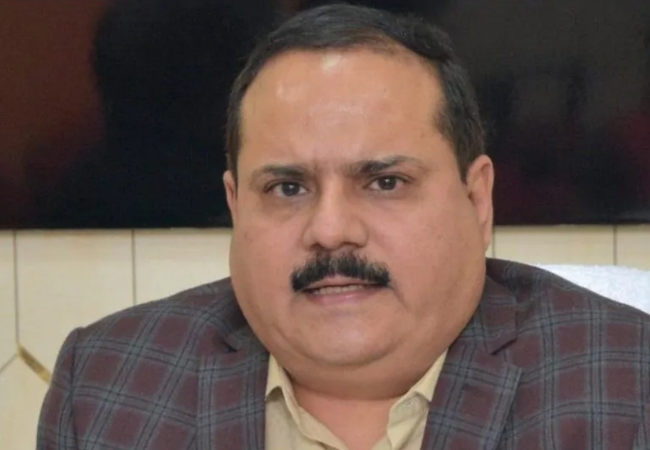 यूपी में DM, ADM और SDM के ट्रांसफर पर लगी रोक, पीलीभीत वोटर लिस्ट गड़बड़ी मामले में अधिकारियों पर कार्रवाई